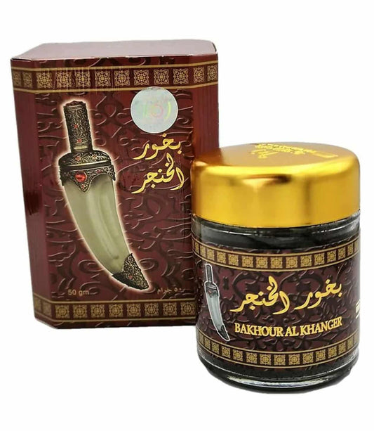 Bakhoor – AL KHANJAR 50 g
NOTES OLFACTIVES
Notes de tête: Ambre, Miel d’abeille
Notes de cœur: Anis, Romarin, Bois de Cashmir
Notes de fond: Ambre de Moscou, Notes boisées, Vanille, Oud
